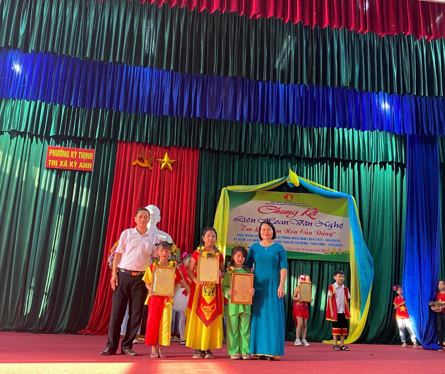 VN 30 4 GIẢI 3