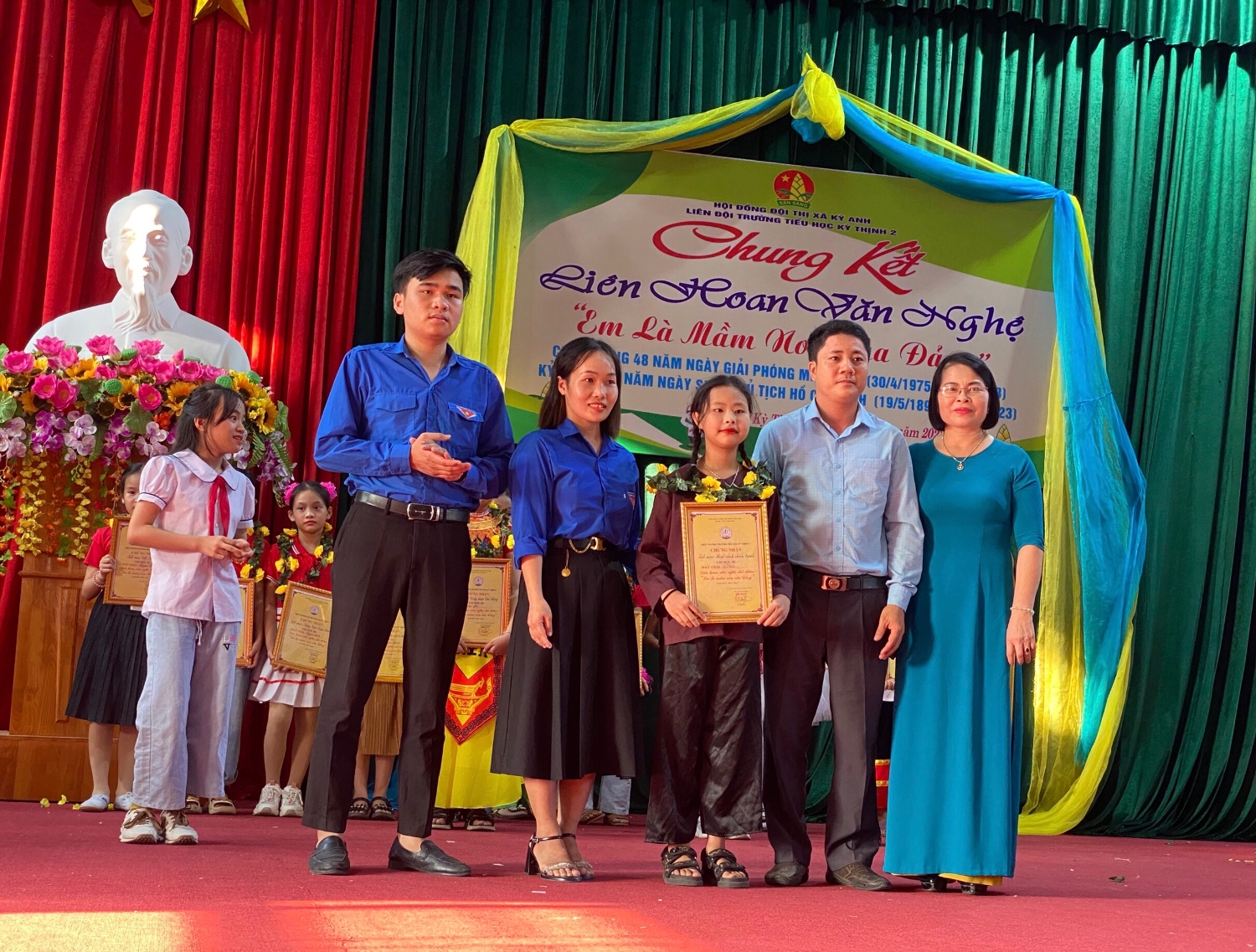 VN 30 4 NHẤT