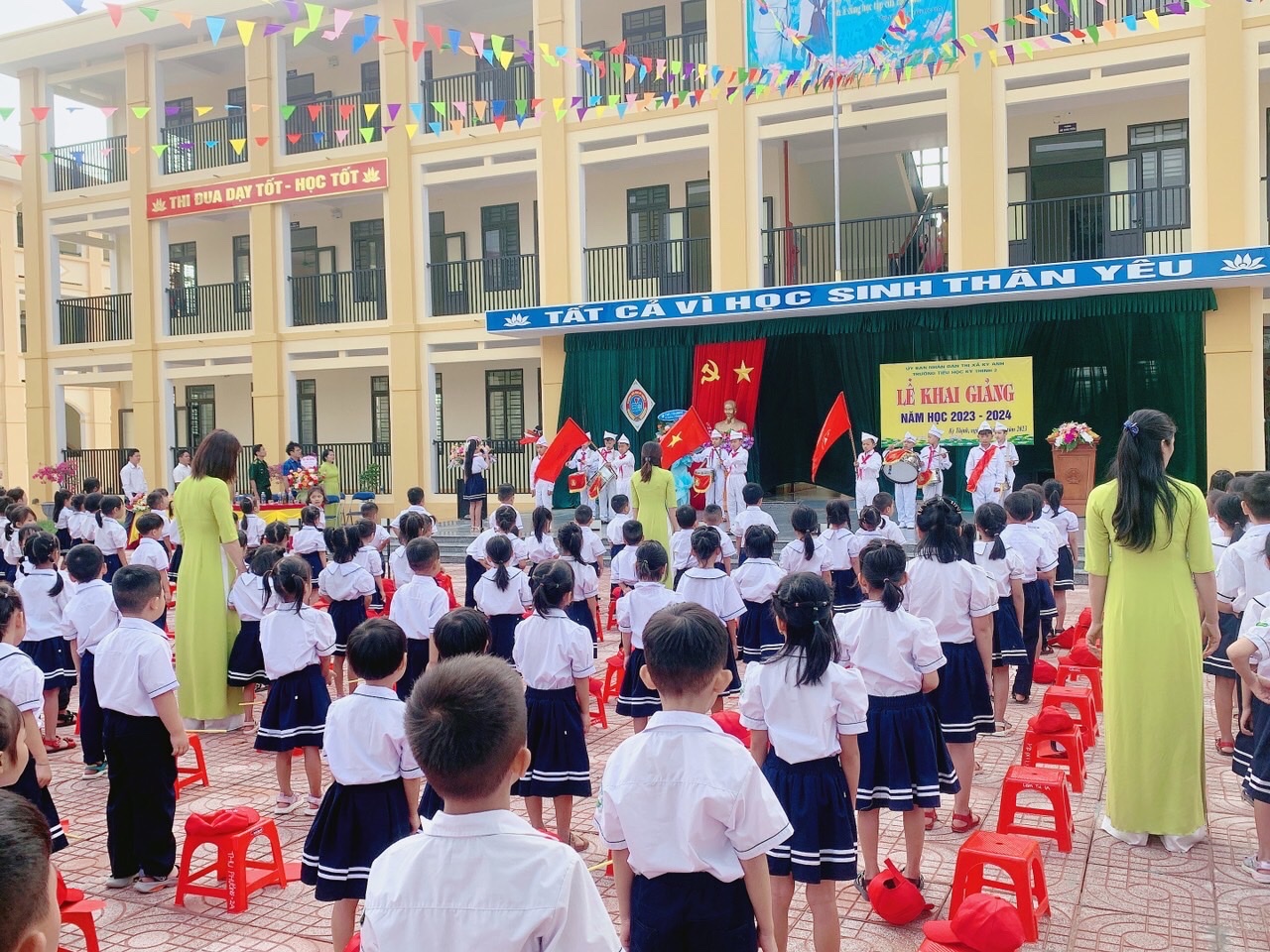 Ảnh lễ chào cờ