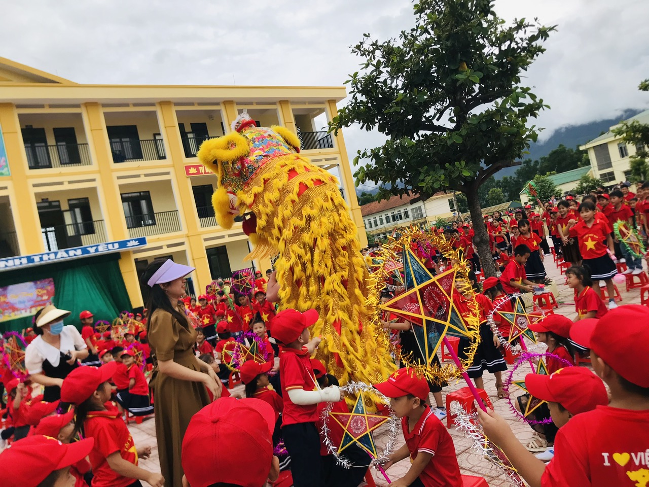 A T Thu lân 11