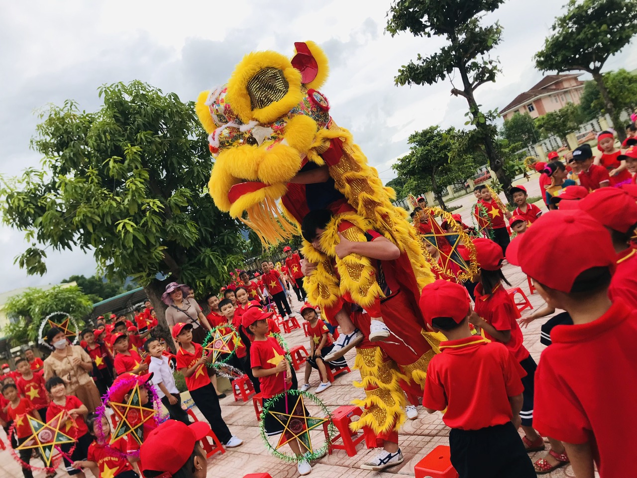 A T thu lân 9
