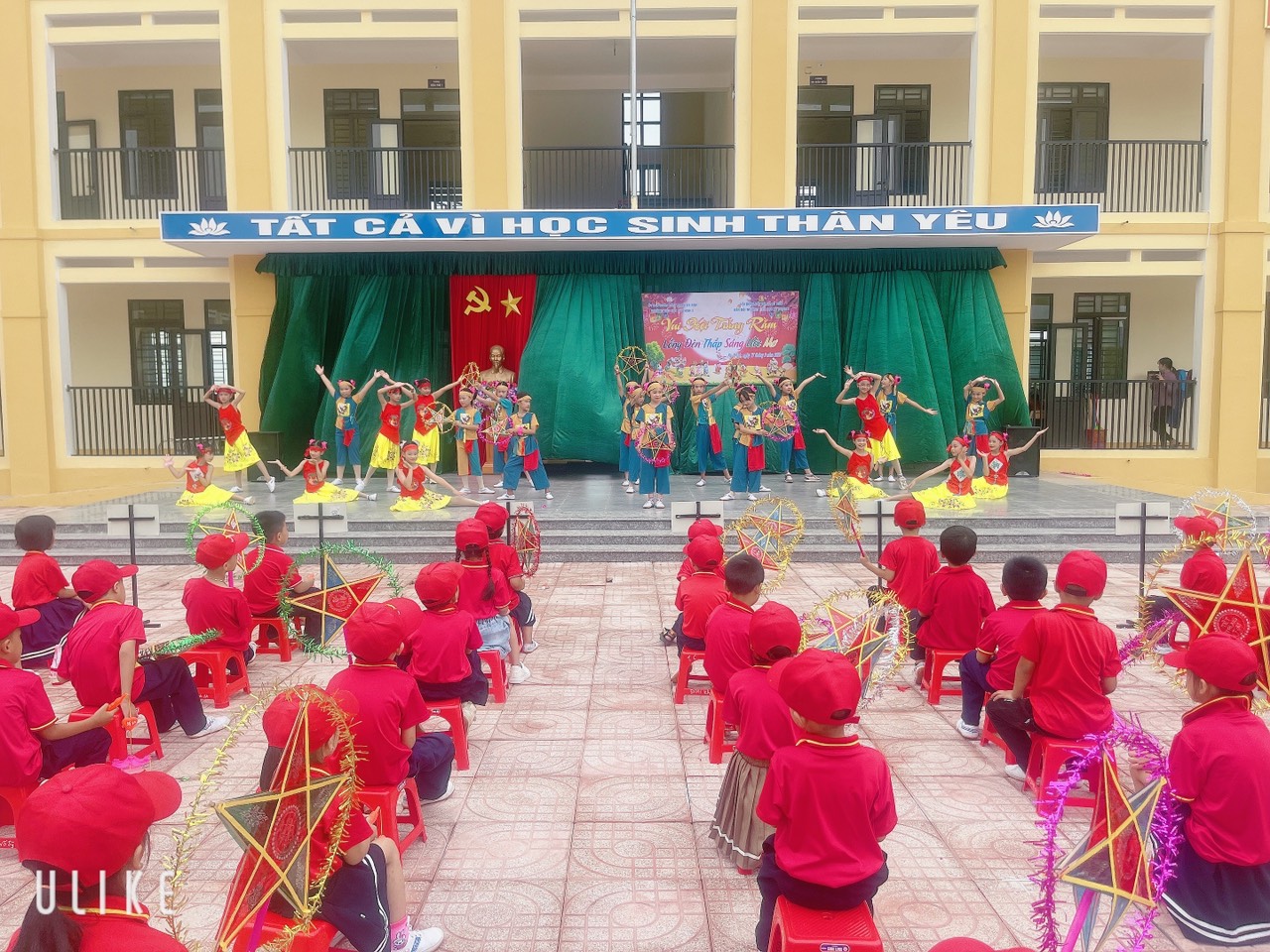 A T Thu văn nghệ 2
