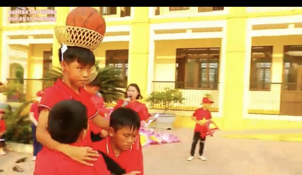 khiêng kiệu