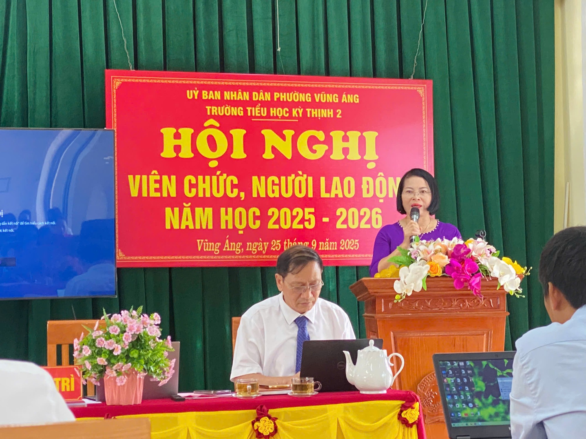 Khai mạc