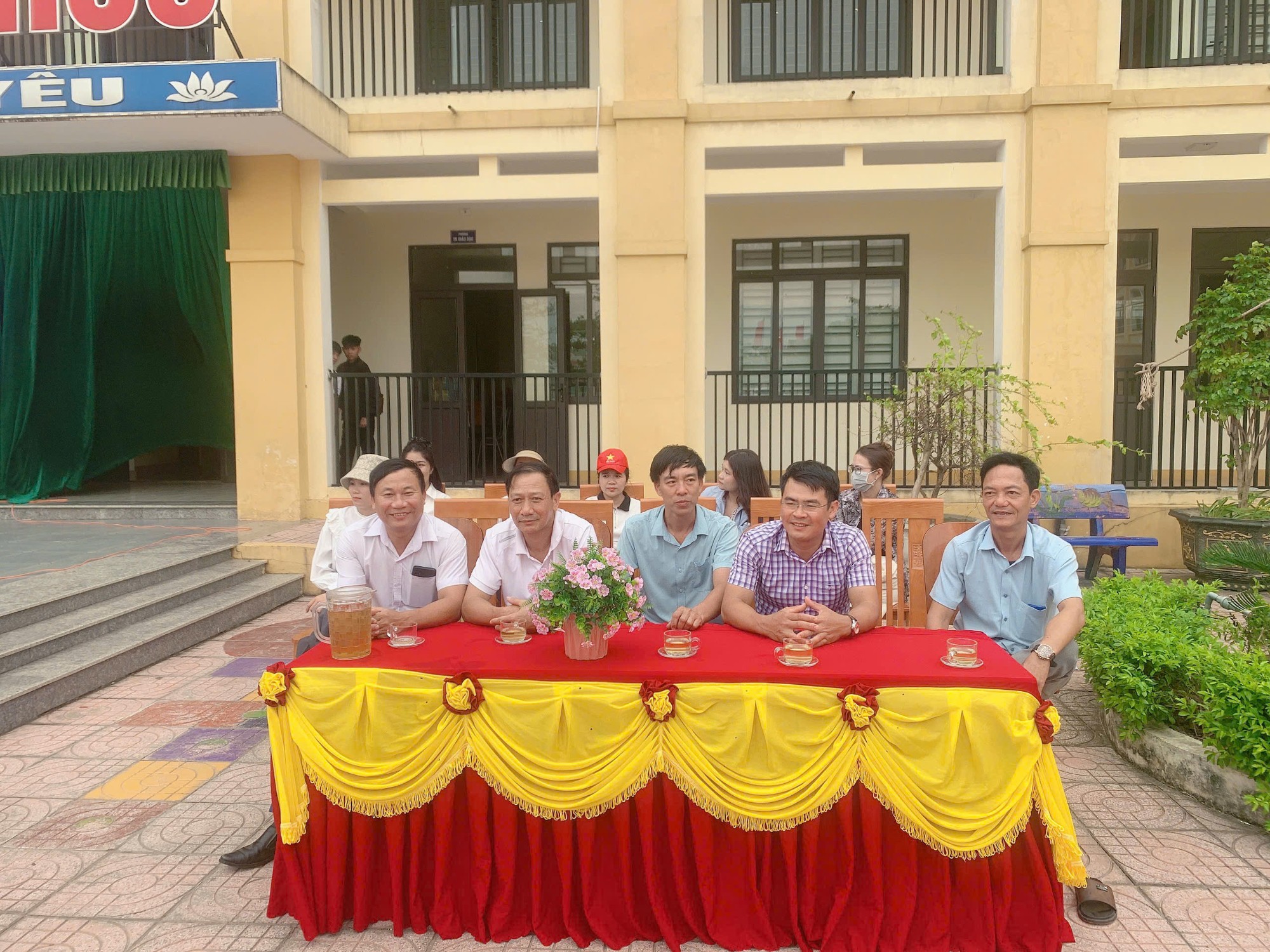 Đại biểu 2