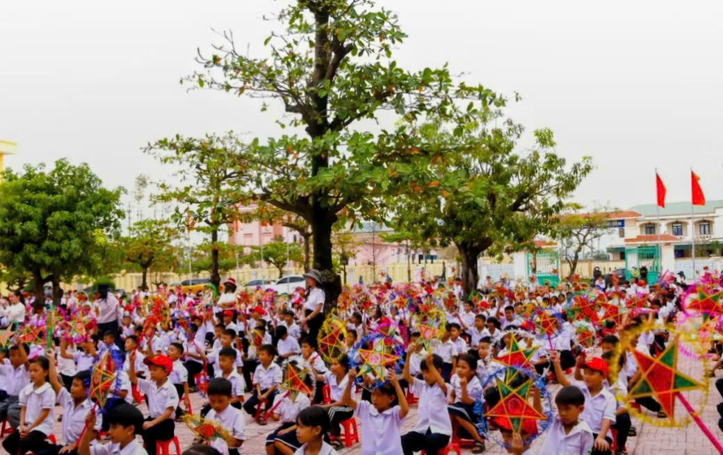 tOÀN TRƯƠNF ĐÈN 2