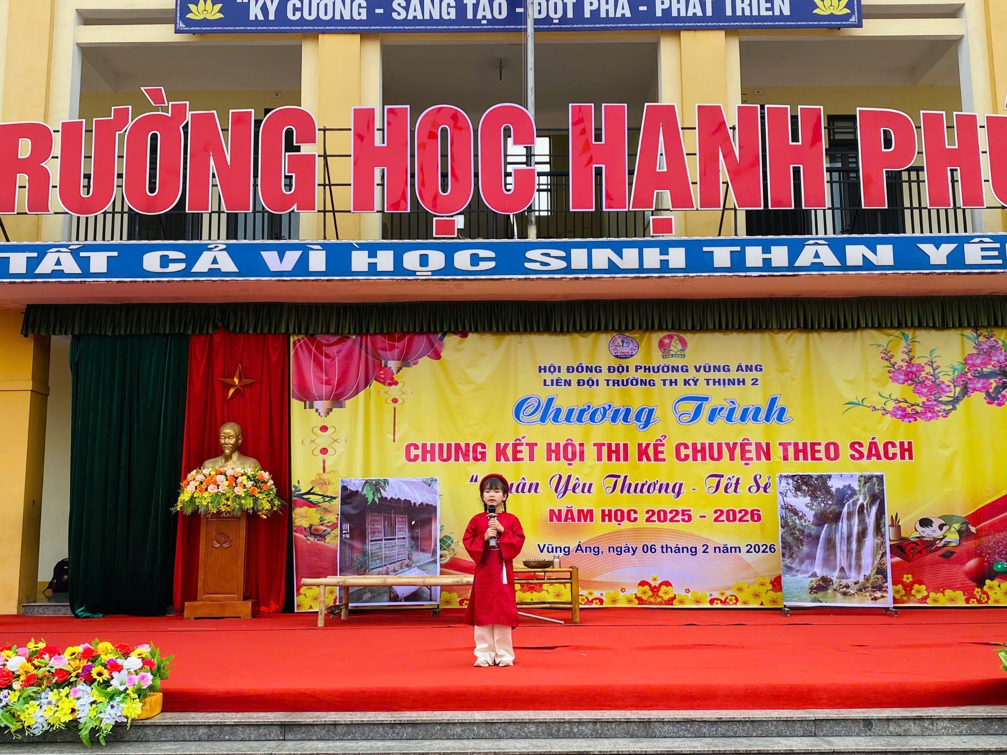 Câu chuyện: Tích Chu, bạn Vy 1E