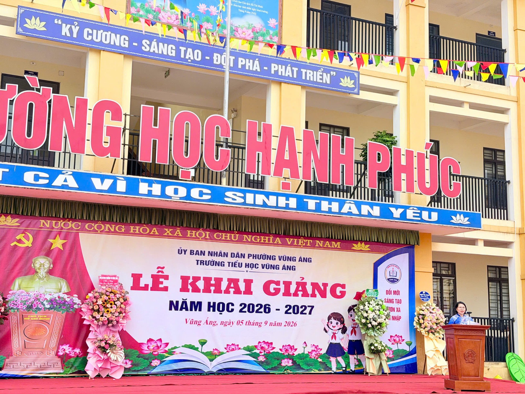 Cô Mận