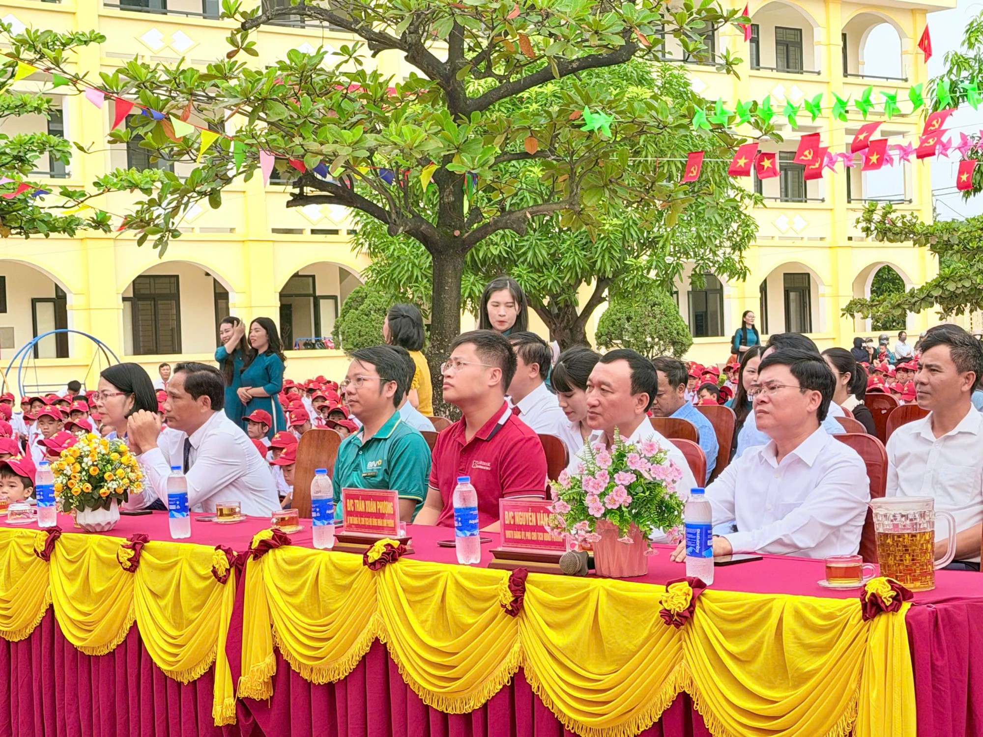 Quý đại biểu 2