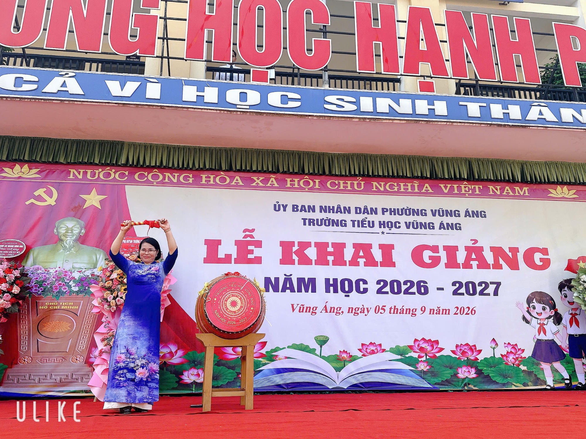 Trống khai trường điểm chính